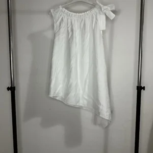 Asymmetrical top with bow