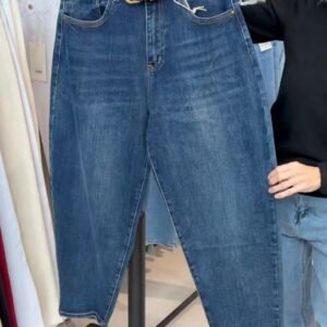Wide leg jeans with decorative belt